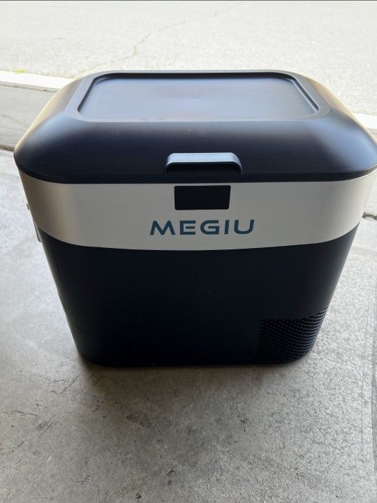 23 Quart Portable Cooler/Freezer