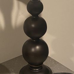 Modern Table Lamp With The Dark Metal 3-Balloons Base
