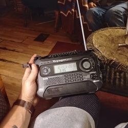 Voyagerpro Crank Radio