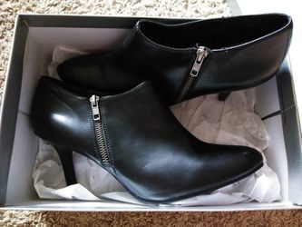 NEW in box size 10 woman's booties