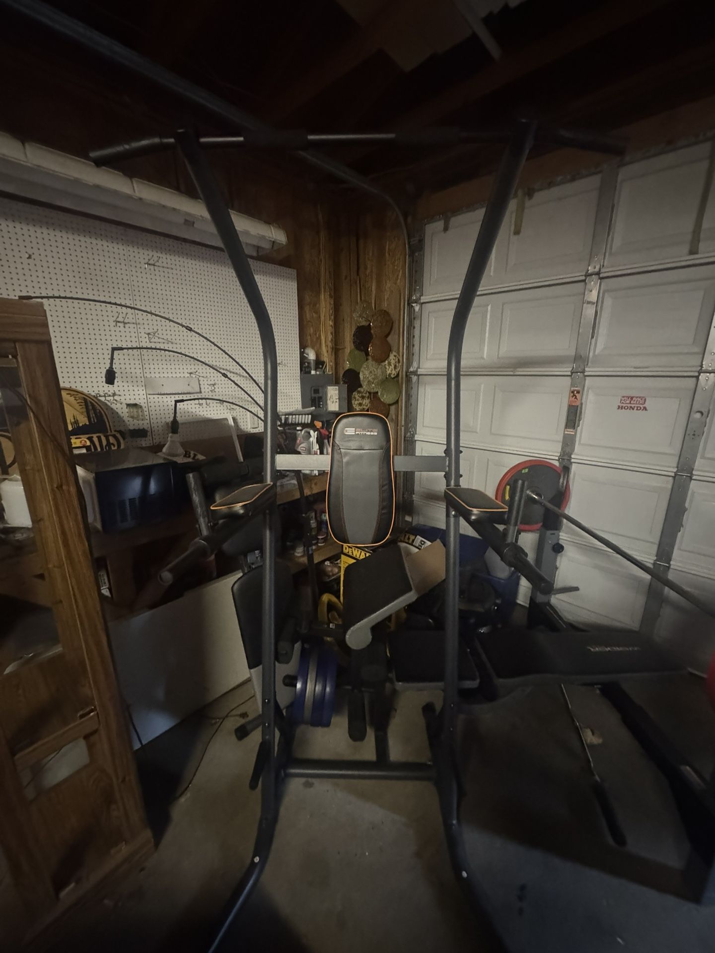  FREE-Pull Up-Dip-Push Up Station. 