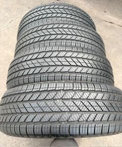 235/65/18 Bridgestone 📍📍 Vendo un set de llantas con 80% de vida las 4 📍🌟