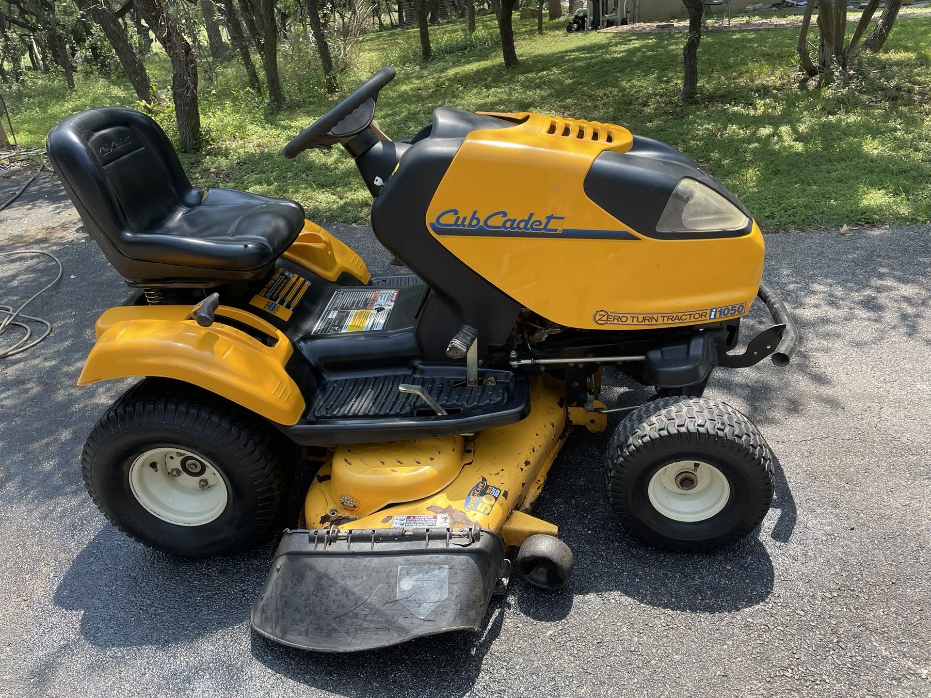 Cub Cadet i1050 Riding Mower