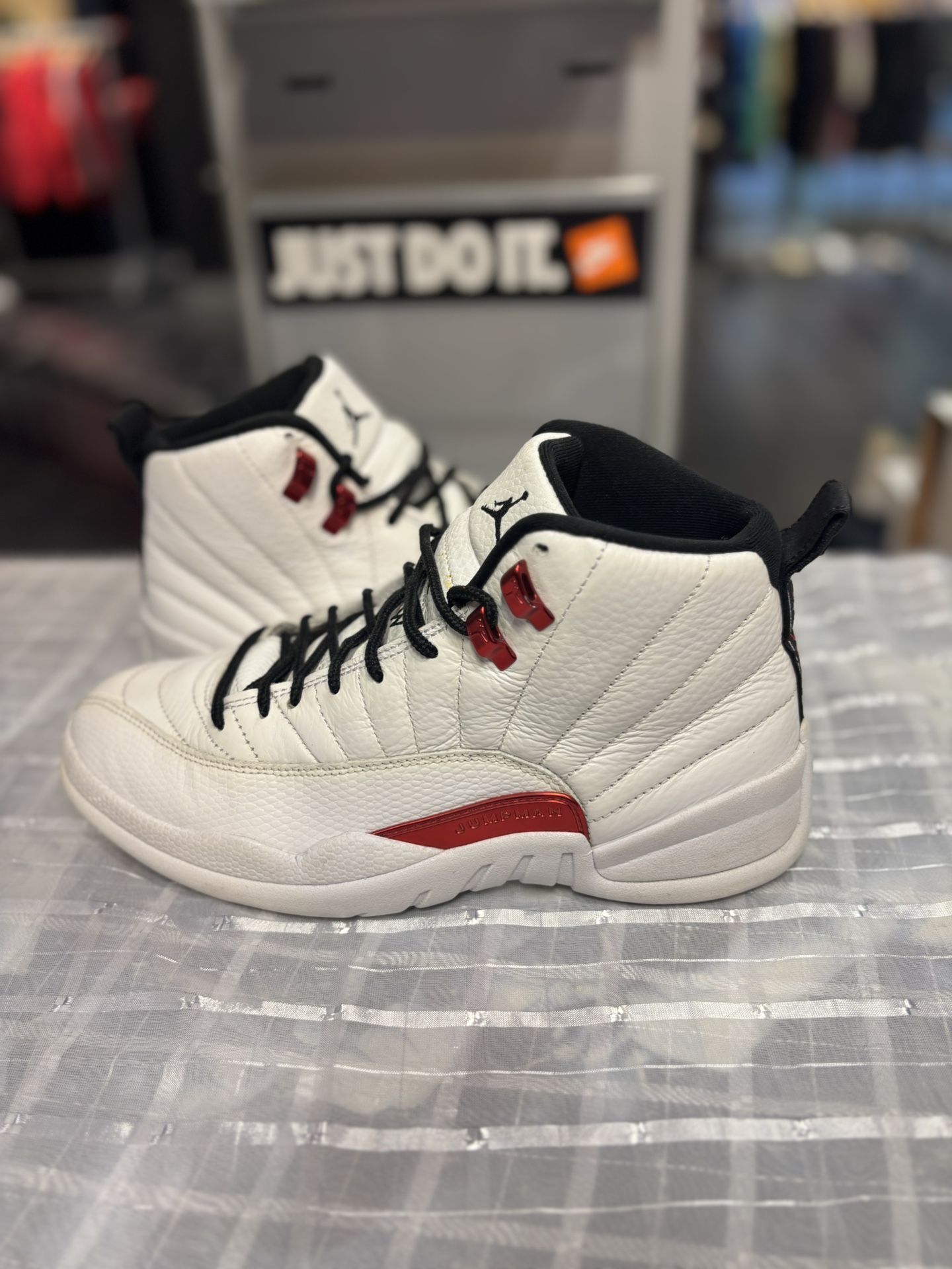 Air Jordan 12 Twist Size 8 $130