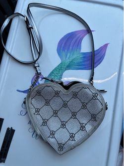 Victoria secret purse $8