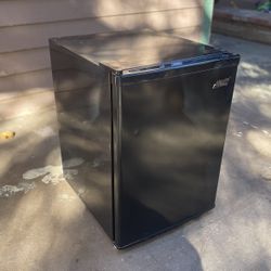 Arctic King Mini Fridge 