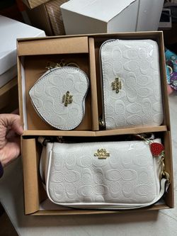Purses coach set , with straps