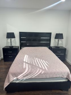 Queen Size bedroom. Dresser, Night Stands & Bed With Mattress 