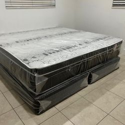 King mattress PILLOW TOP and box spring set (2pc - brand new)