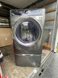 Electrolux Front Load Washer With Pedestal 