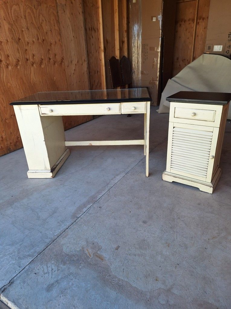 Kid's Room Desk $70 FIRM
