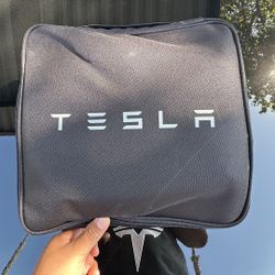 TESLA MOBILE CONNECTOR