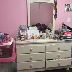 Twin bed and dresser with Matress