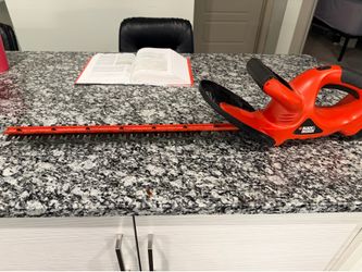 Black and Decker 18V Hedge Trimmer - Battery Included - Needs Charge