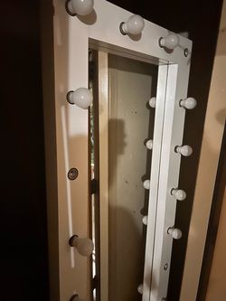 Vanity mirror