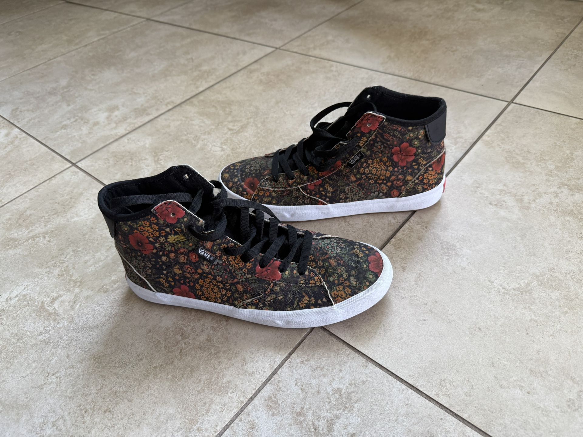 Vans floral Women’s 10.5 Men’s Size 9. New