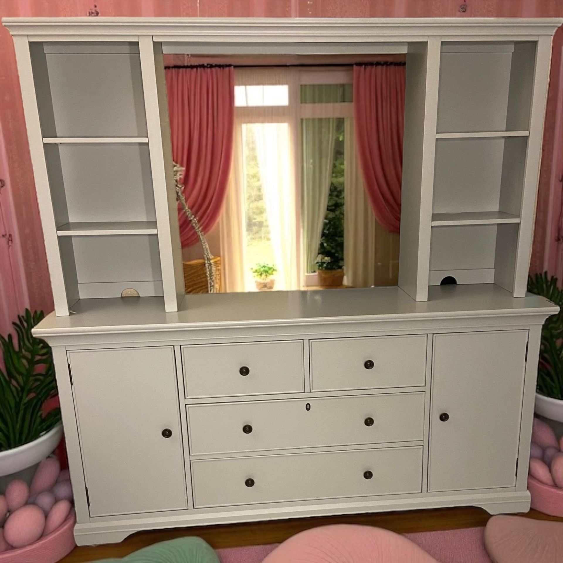 Beautiful Dresser With Detachable Hutch