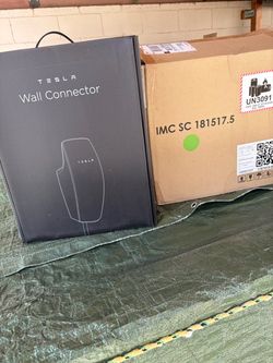 Tesla Wall Connector EV Charger48 amp 24 foot cable complete with 2 boxes