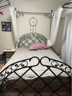 Full size bed , like new