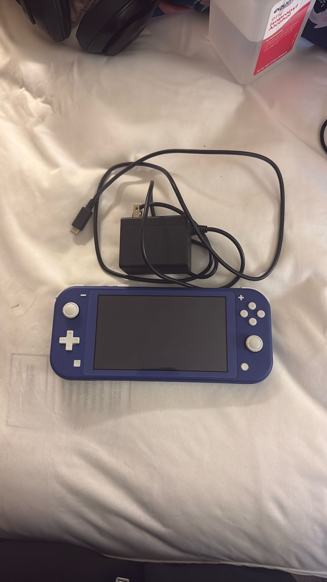 Nintendo switch lite  (Purple)