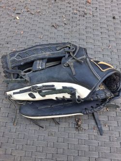 Mizuno MVP Prime Baseball or softball glove, 11.5 inches for  leftys