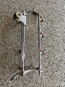 Fox Body Mustang OEM fuel rail with stock injectors