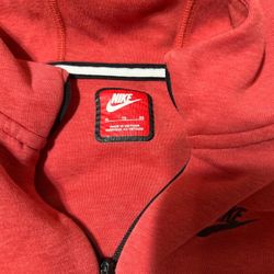 Red Nike Tech 