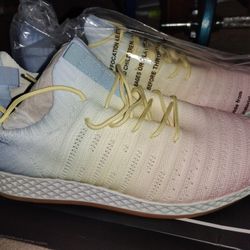 Woman's Urban Sport Tennis Shoes! Size 8W New In Box! 