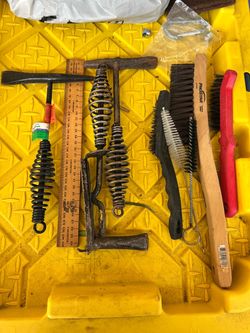 Welding, hammers and brush Welding, hammers and brush
