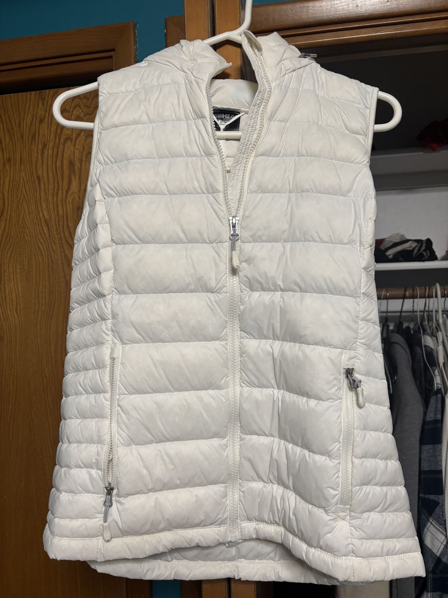 Women’s Puffer Vest With Hood
