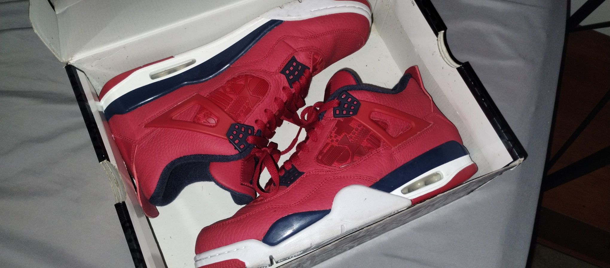 MENS SIZE 11.5 - Air JORDAN 4 RETRO