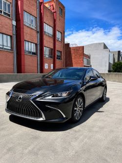 2020 Lexus ES 350 ONE OWNER 40k miles