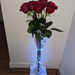 Center Peace  Flower Vase With Lights. Flowers Not Included. Also We Have 24 Peaces Available. 