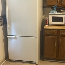 Fridge And Stove 