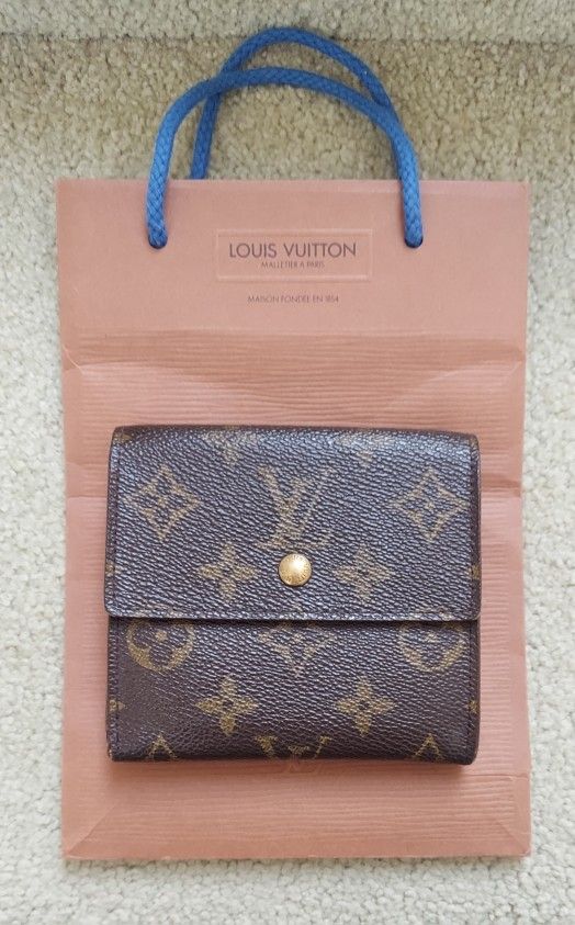 Louis Vuitton

Vintage Wallet, $200