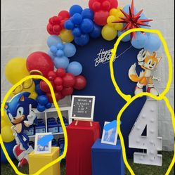 Sonic the hedgehog and number four 4