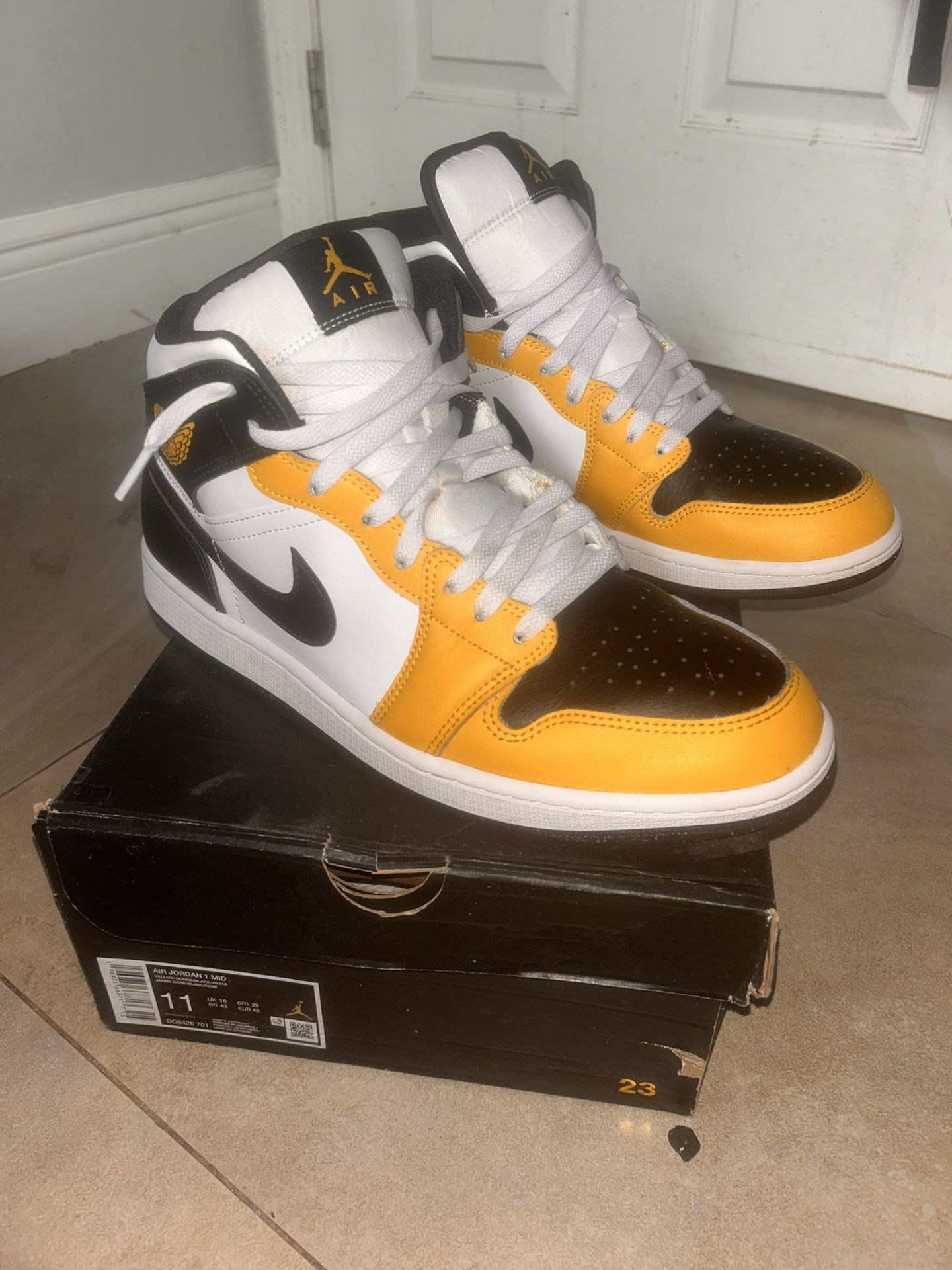 Air Jordan 1 Mid Size 12 Yellow Ochre/Black-White Jaune Ochre/blanc/Noir Size 11