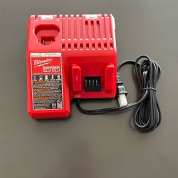 New Milwaukee Dual M12 M18  Battery Charger 