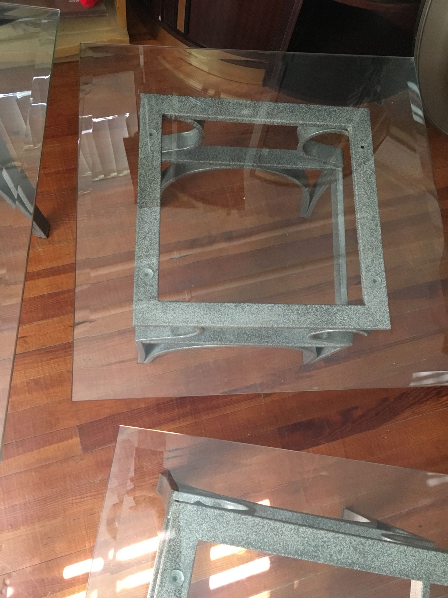 Coffee table with two ends