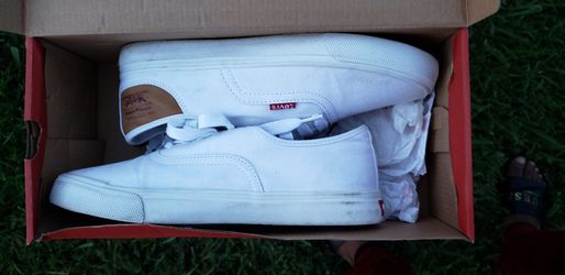 100% Authentic Levi's casual, size 8, good condition 7/10