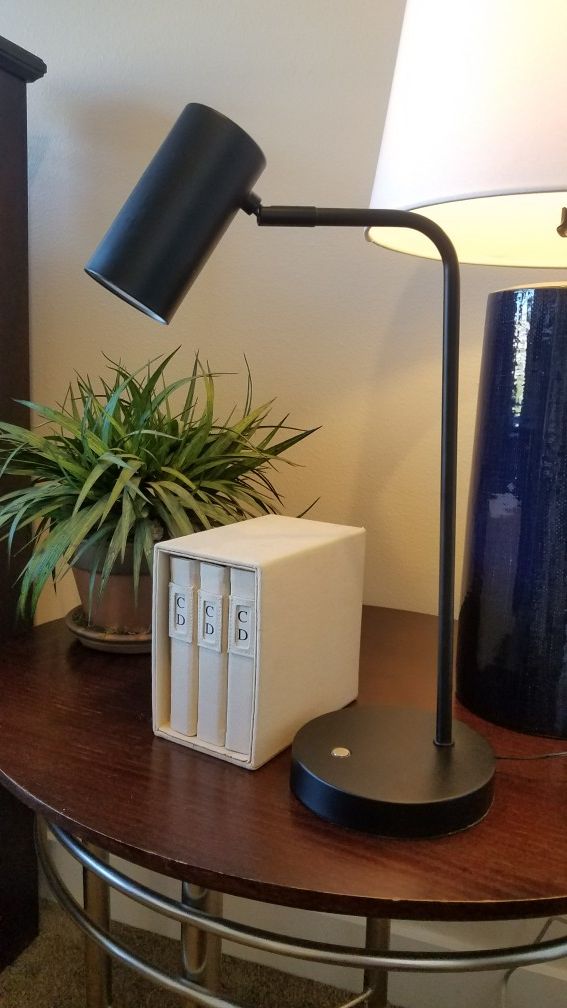 Desk lamp