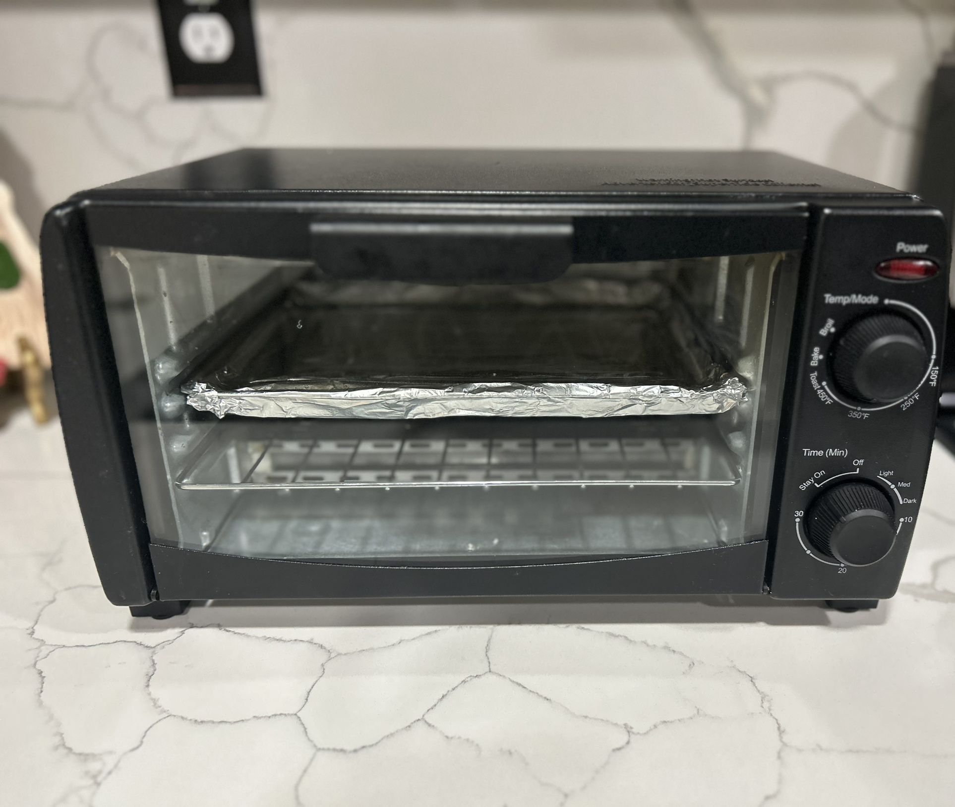 Mainstay 4 slice Toaster Oven in Black