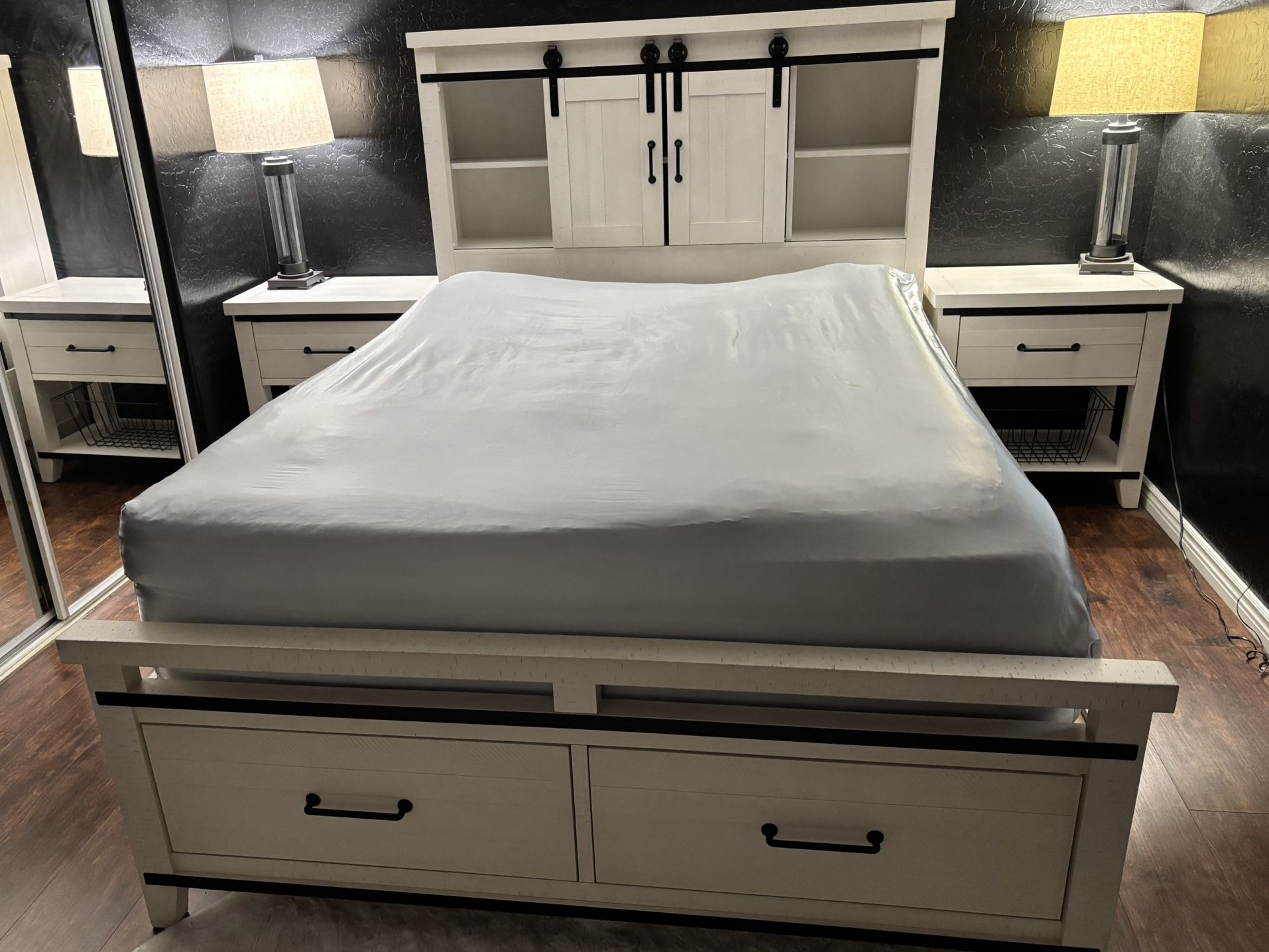 White Rustic Barn Queen Size Bedroom Set