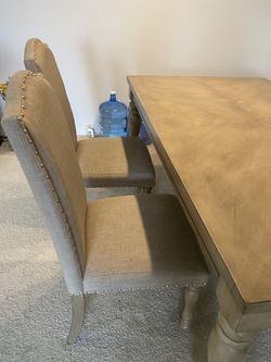 Dinning Table With 4 Chairs 