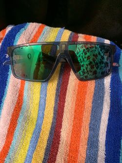 Oakley helux men’s sun glasses