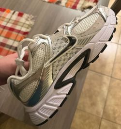 Women’s Nikes V5 RNR