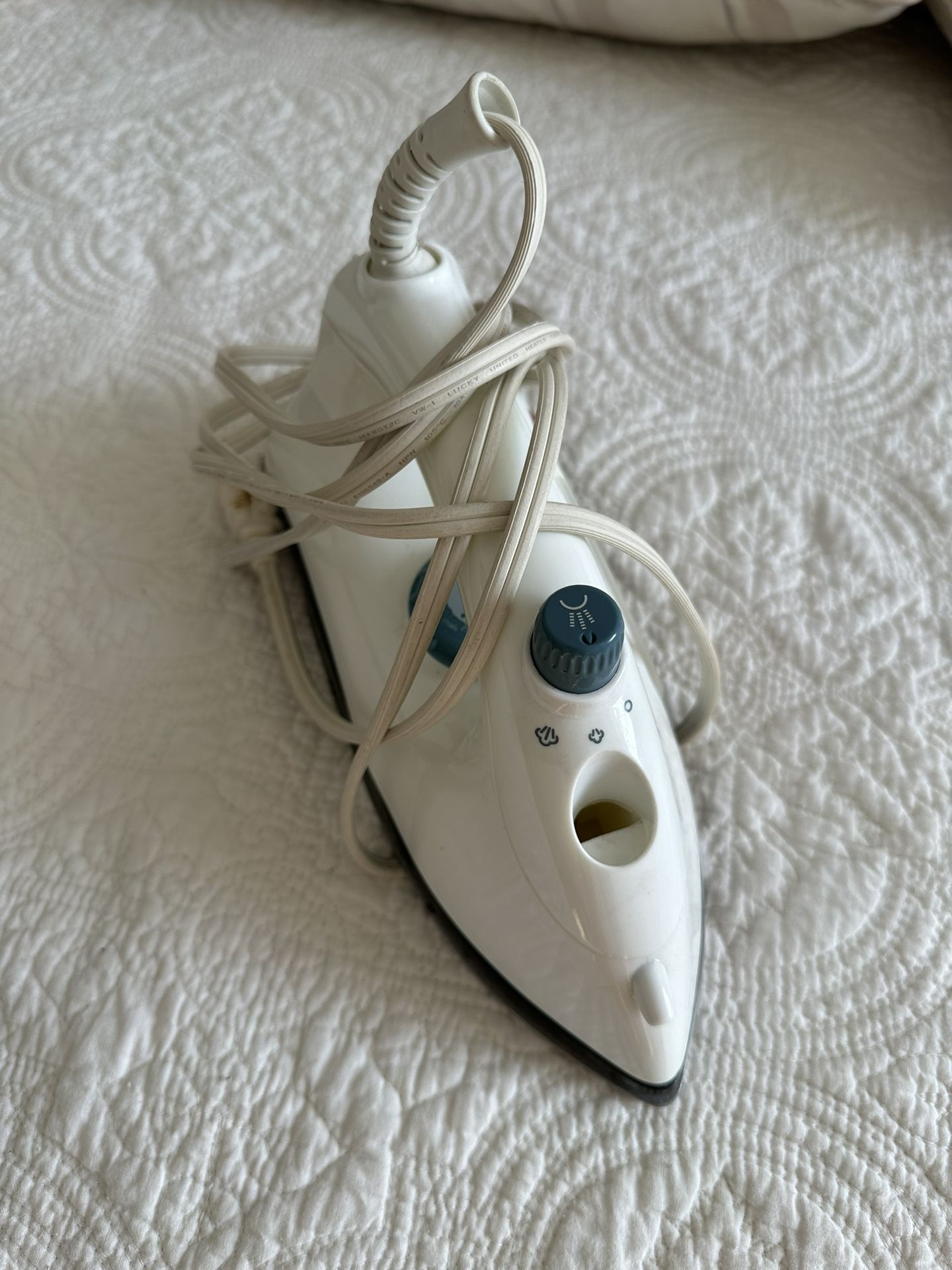 PROCTOR-SILEX STEAM IRON MODEL# 17210