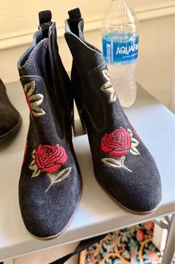 Suede black boots with embroidered roses, Lucky Brand