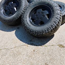 Chevrolet Z71 Rims with tires 265/75/16