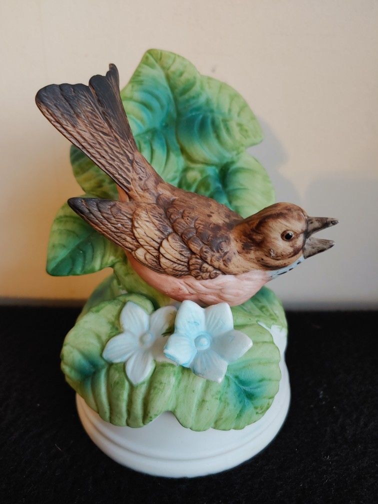 Porcelain Bird Figure Music Box Statue  Vintage Song